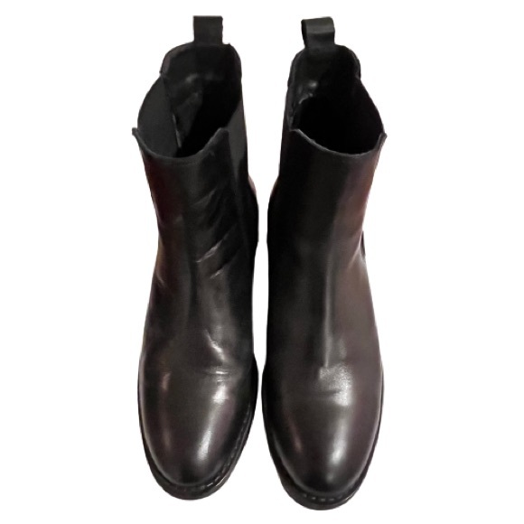 Eric Michael- Black Leather Pull-On
Booties Size: 5.5 - Picture 6 of 9